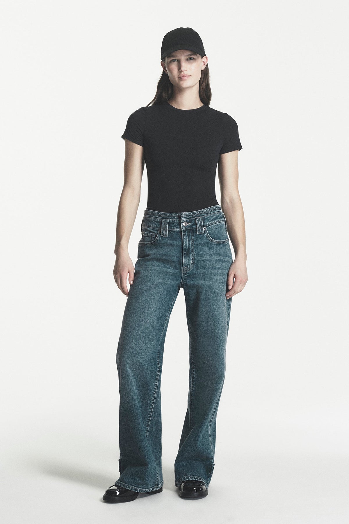 HIGH-RISE WIDE LEG JEAN