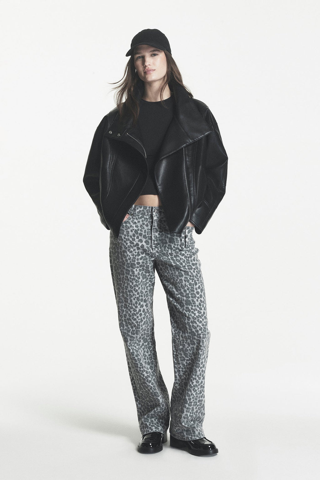 MID-RISE RHINESTUD RELAXED STRAIGHT JEAN