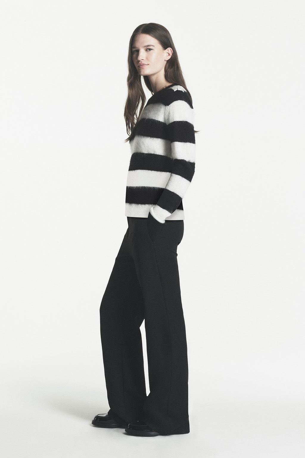STRIPE CREW NECK SWEATER