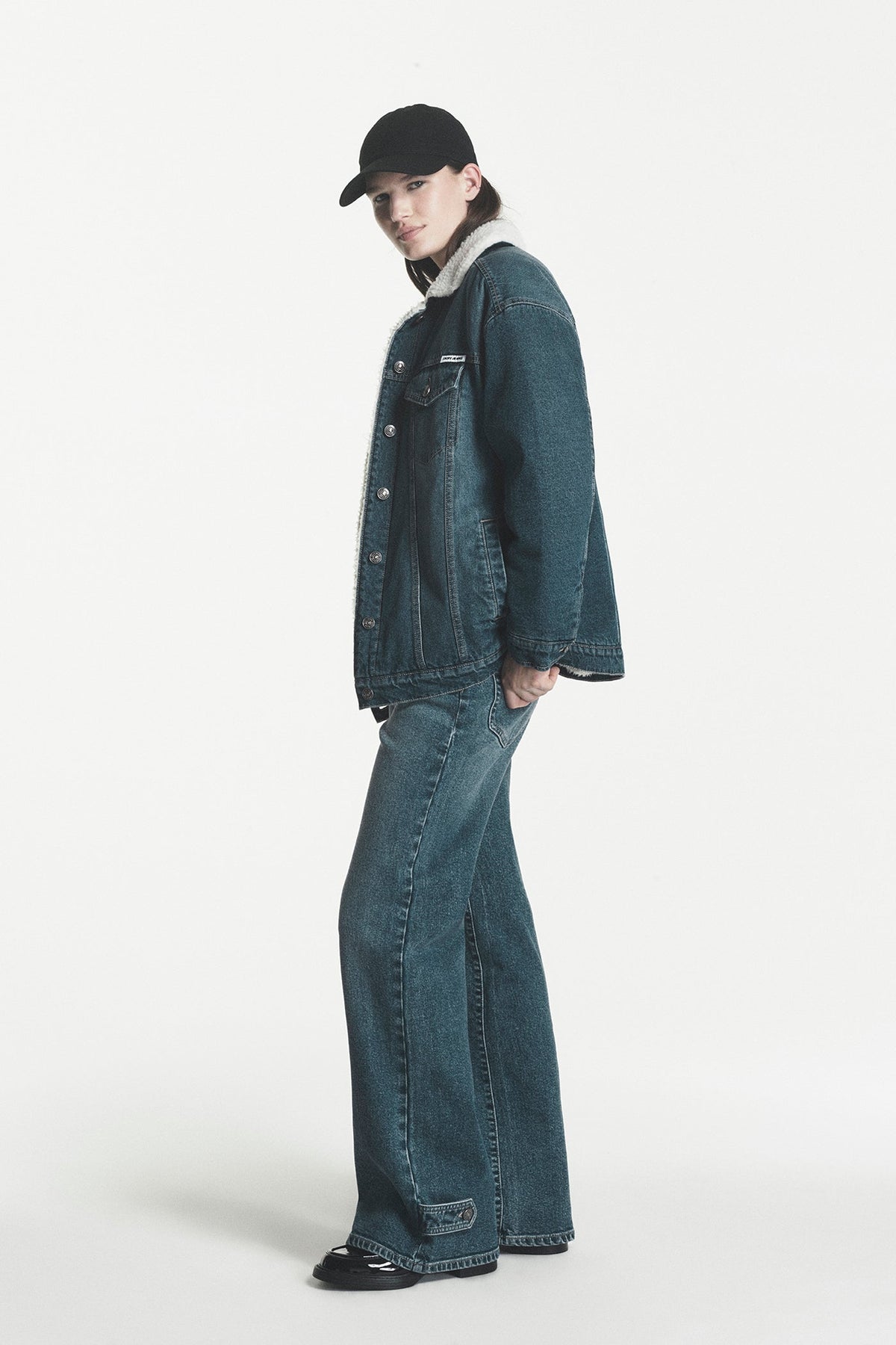 SHERPA COLLAR DENIM TRUCKER JACKET