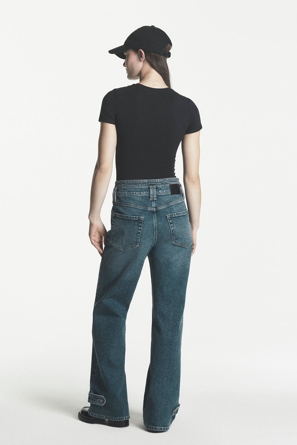 HIGH-RISE WIDE LEG JEAN