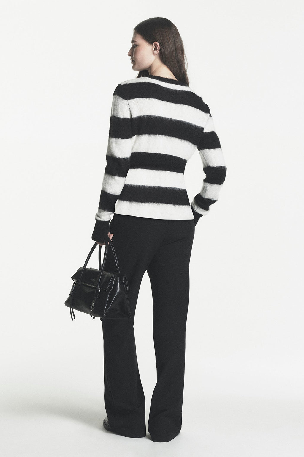 STRIPE CREW NECK SWEATER