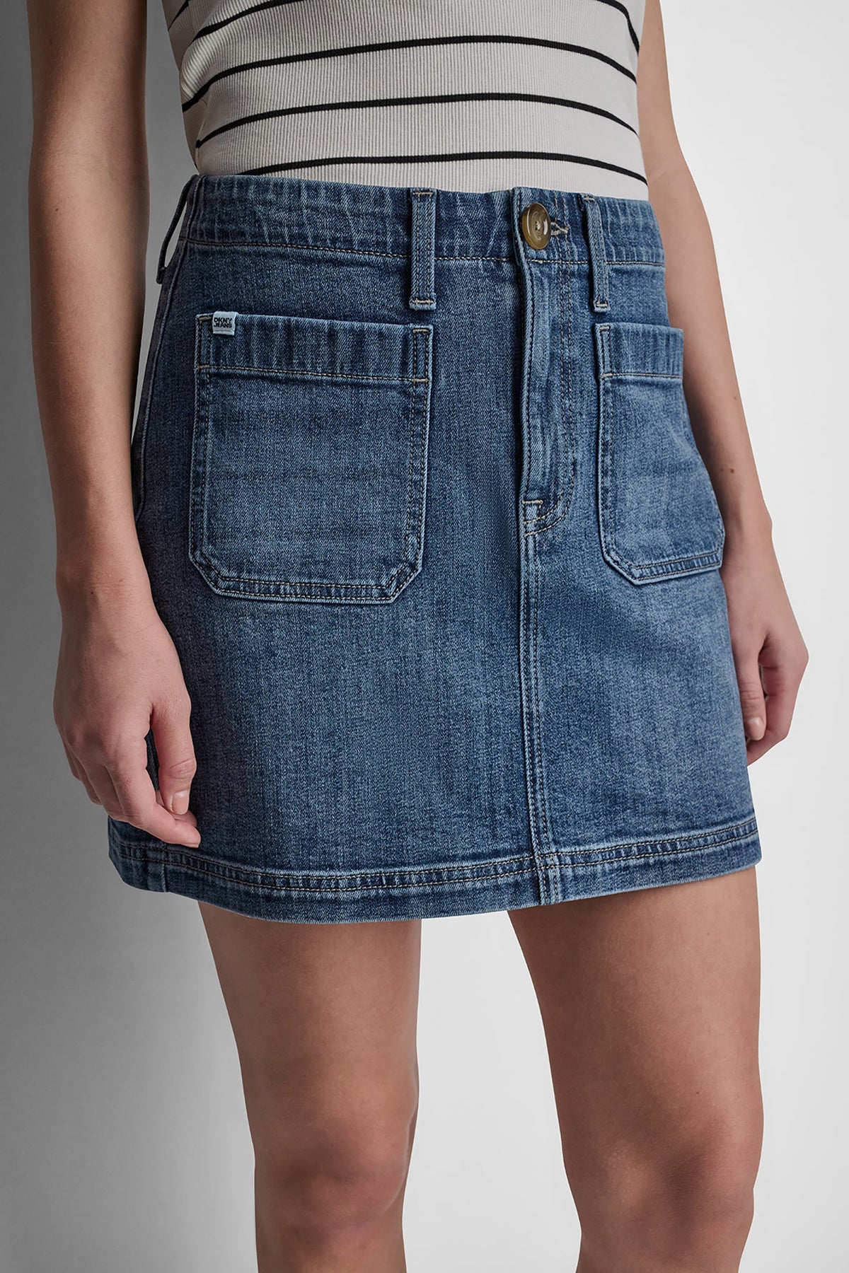 HIGH-RISE PATCH POCKET MINI SKIRT