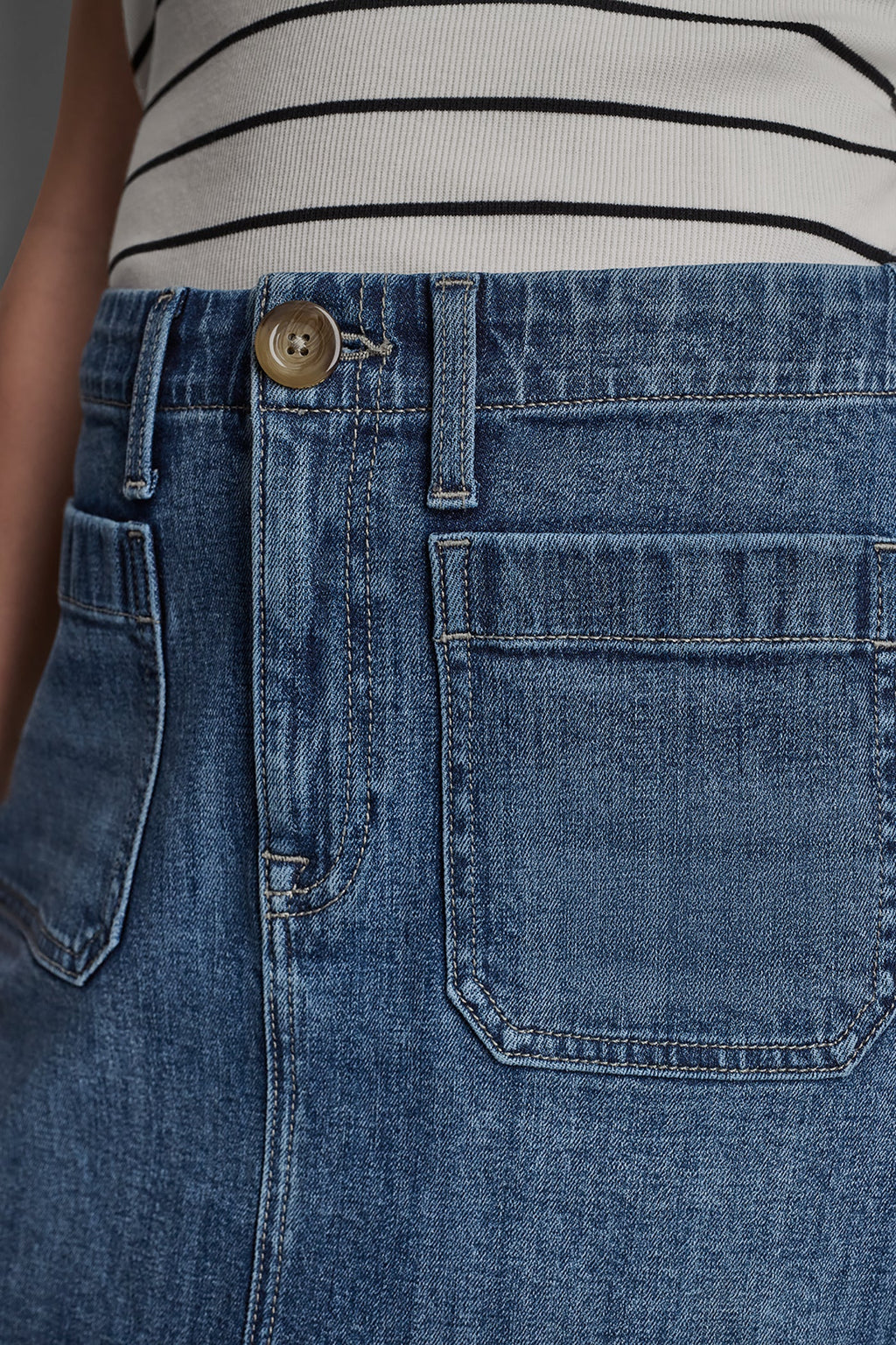 HIGH-RISE PATCH POCKET MINI SKIRT