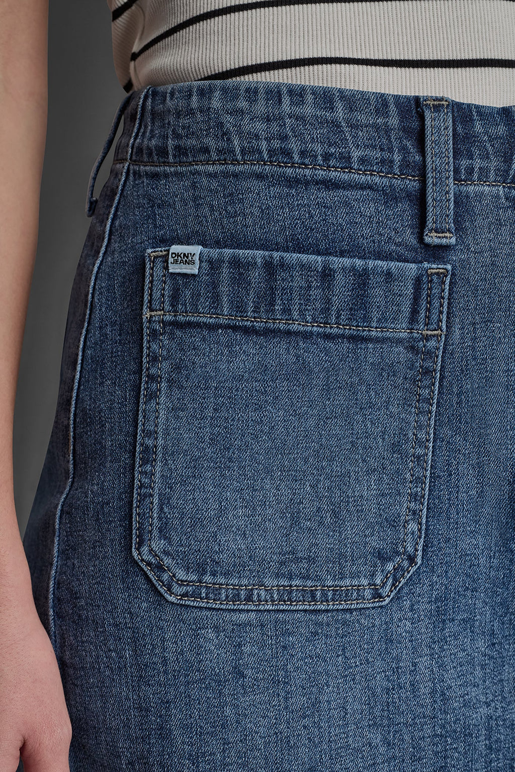 HIGH-RISE PATCH POCKET MINI SKIRT