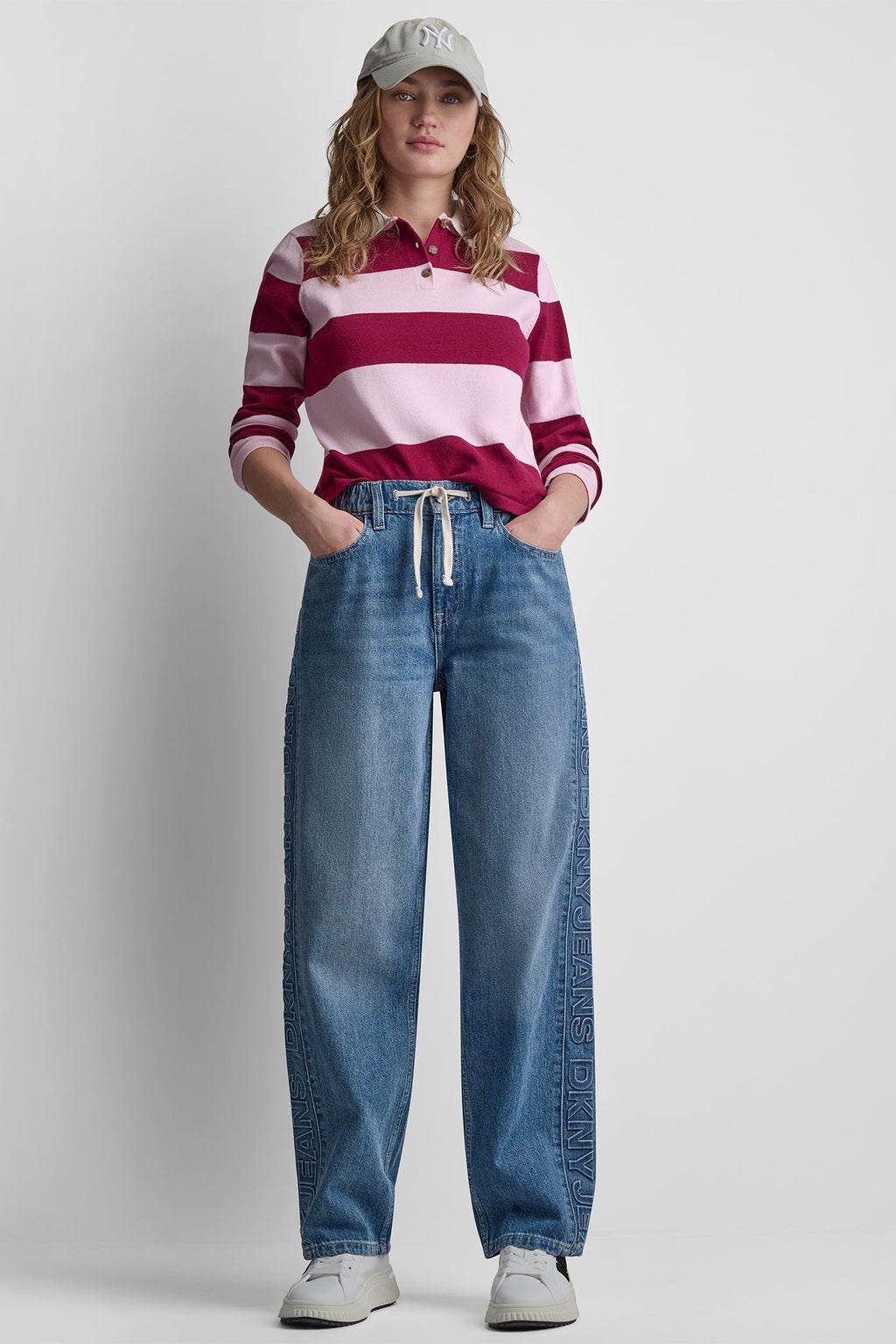 MID-RISE STRAIGHT LEG WITH LOGO DETAIL