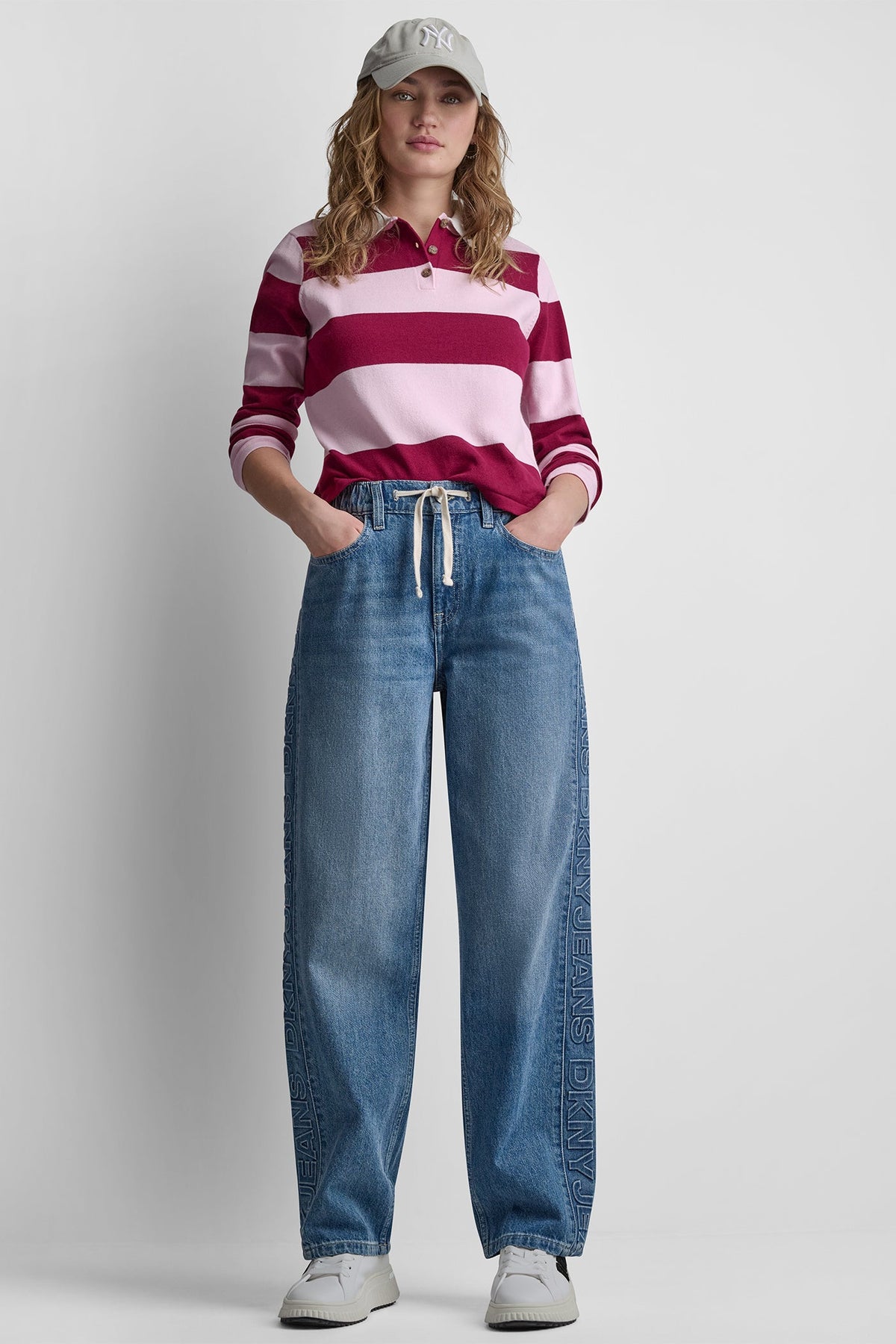 MID-RISE STRAIGHT LEG WITH LOGO DETAIL