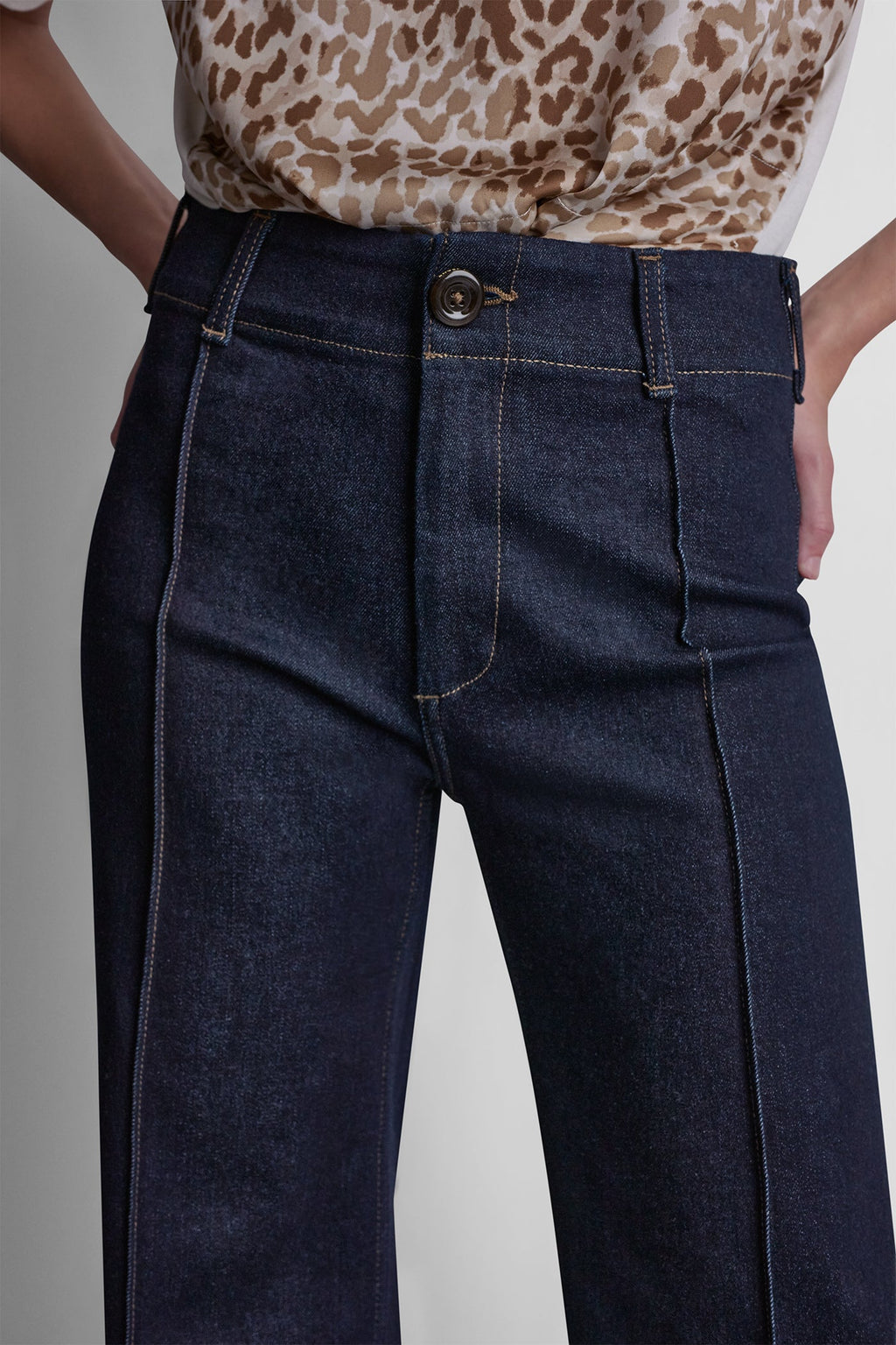 HIGH-RISE PINTUCKED WIDE-LEG JEAN