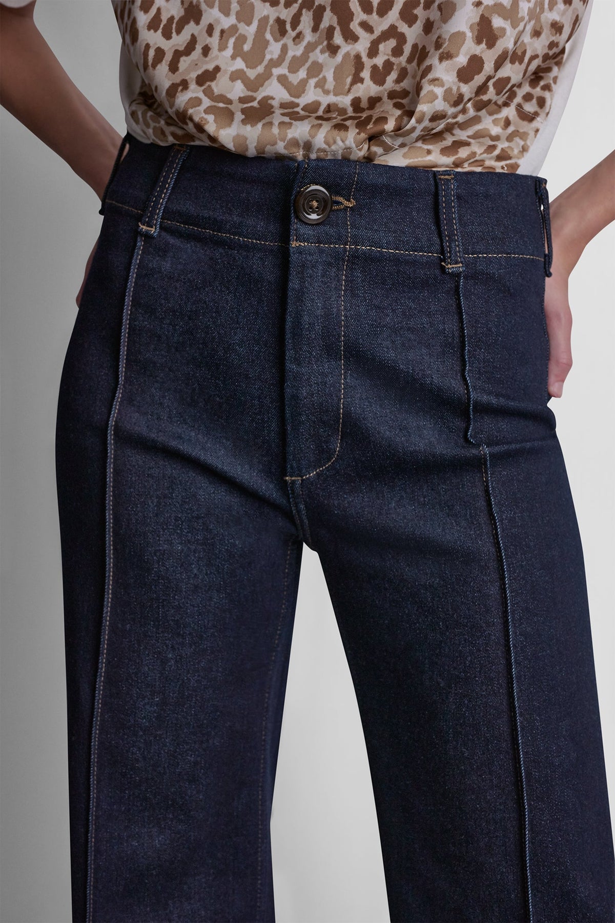 HIGH-RISE PINTUCKED WIDE-LEG JEAN