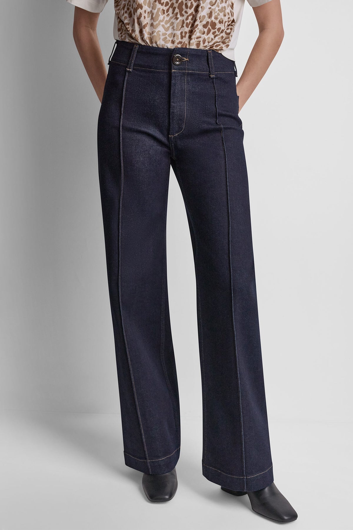 HIGH-RISE PINTUCKED WIDE-LEG JEAN