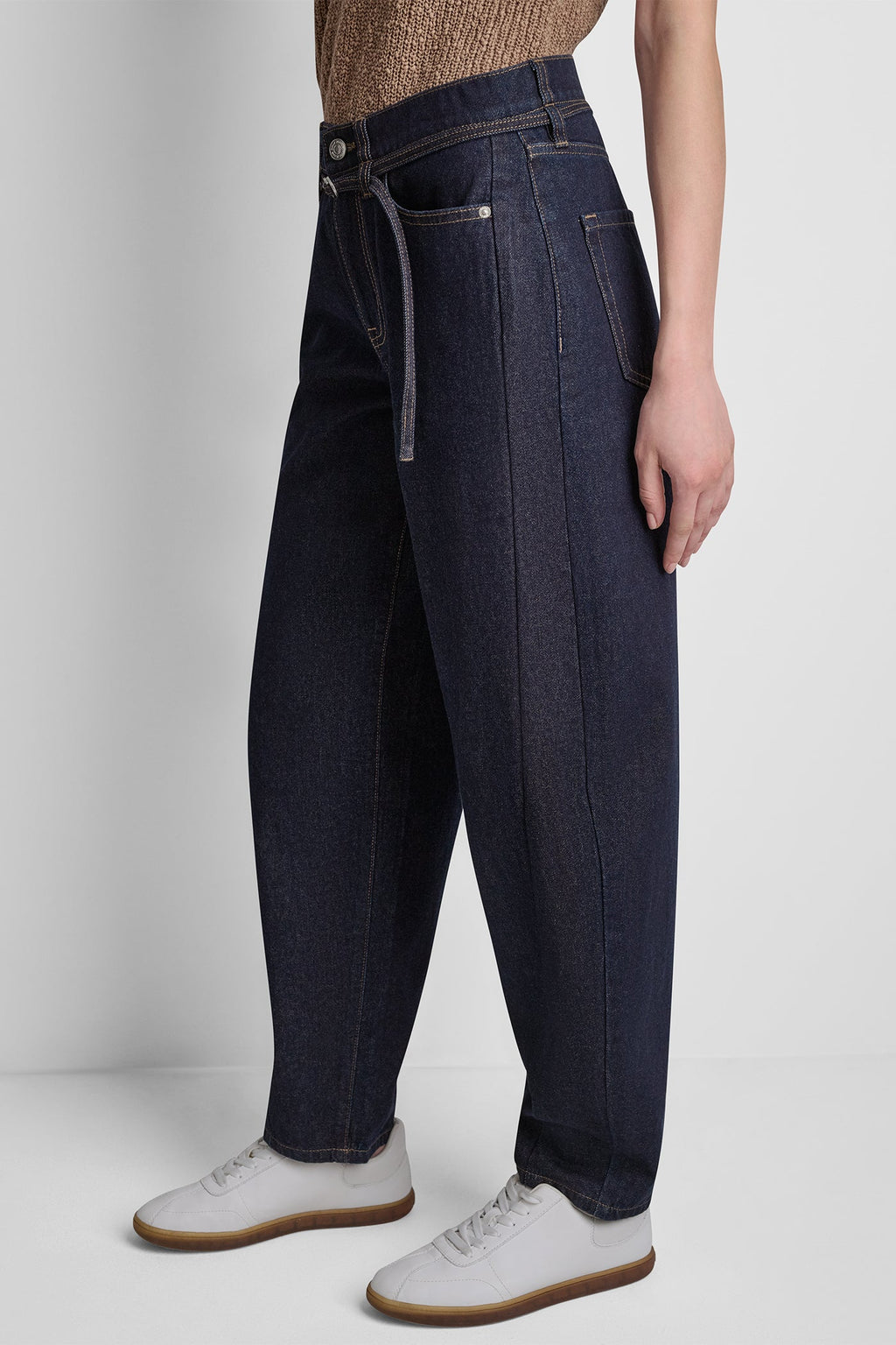 MID-RISE BARREL JEAN
