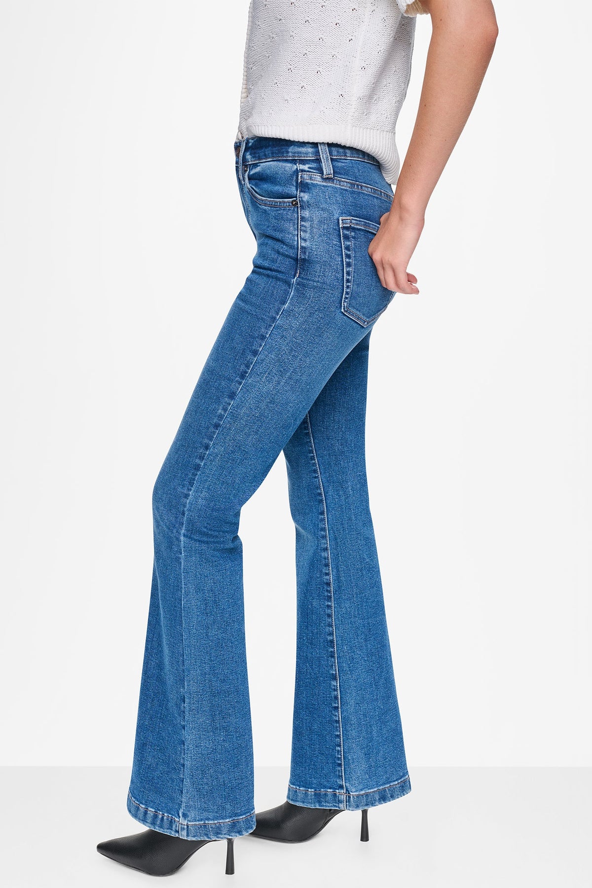 HIGH-RISE FLARE JEAN