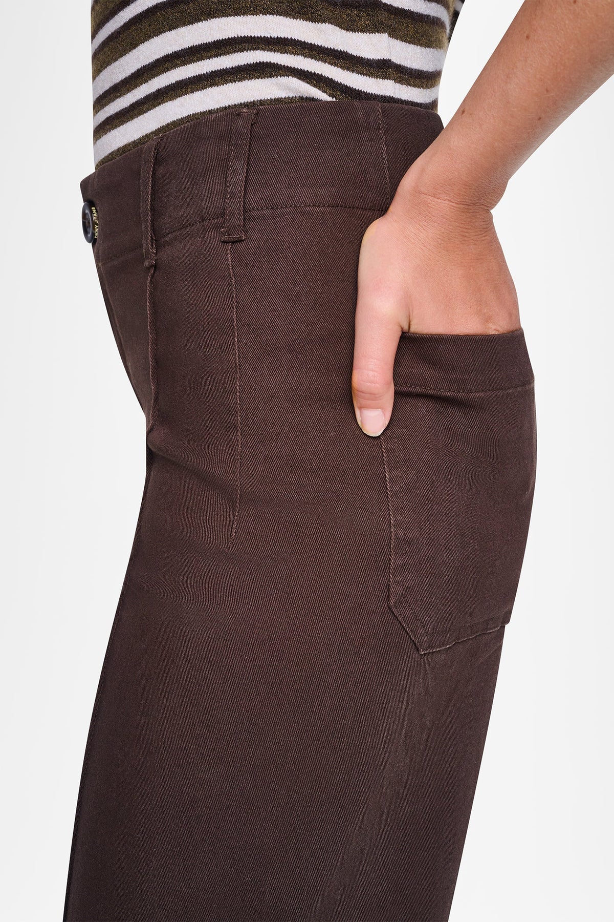 HIGH-RISE PINTUCKED WIDE-LEG JEAN