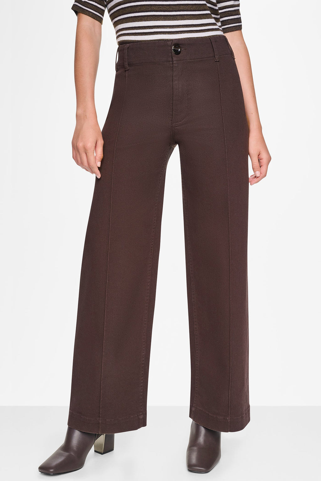 HIGH-RISE PINTUCKED WIDE-LEG JEAN