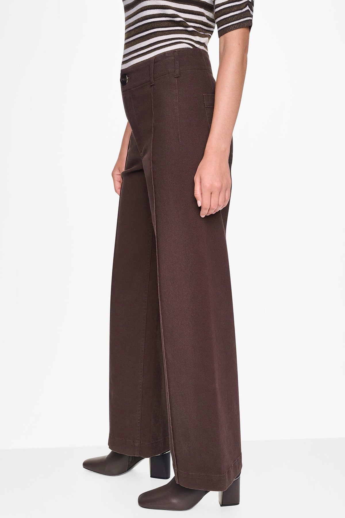HIGH-RISE PINTUCKED WIDE-LEG JEAN