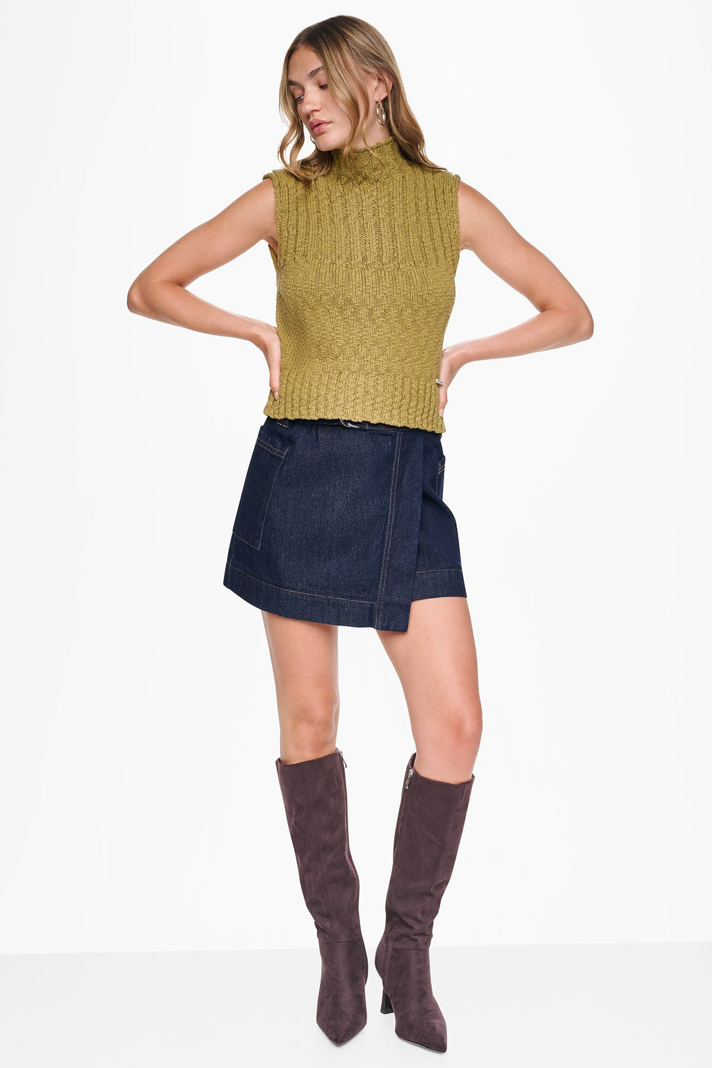 RIBBED MOCK-NECK SWEATER VEST