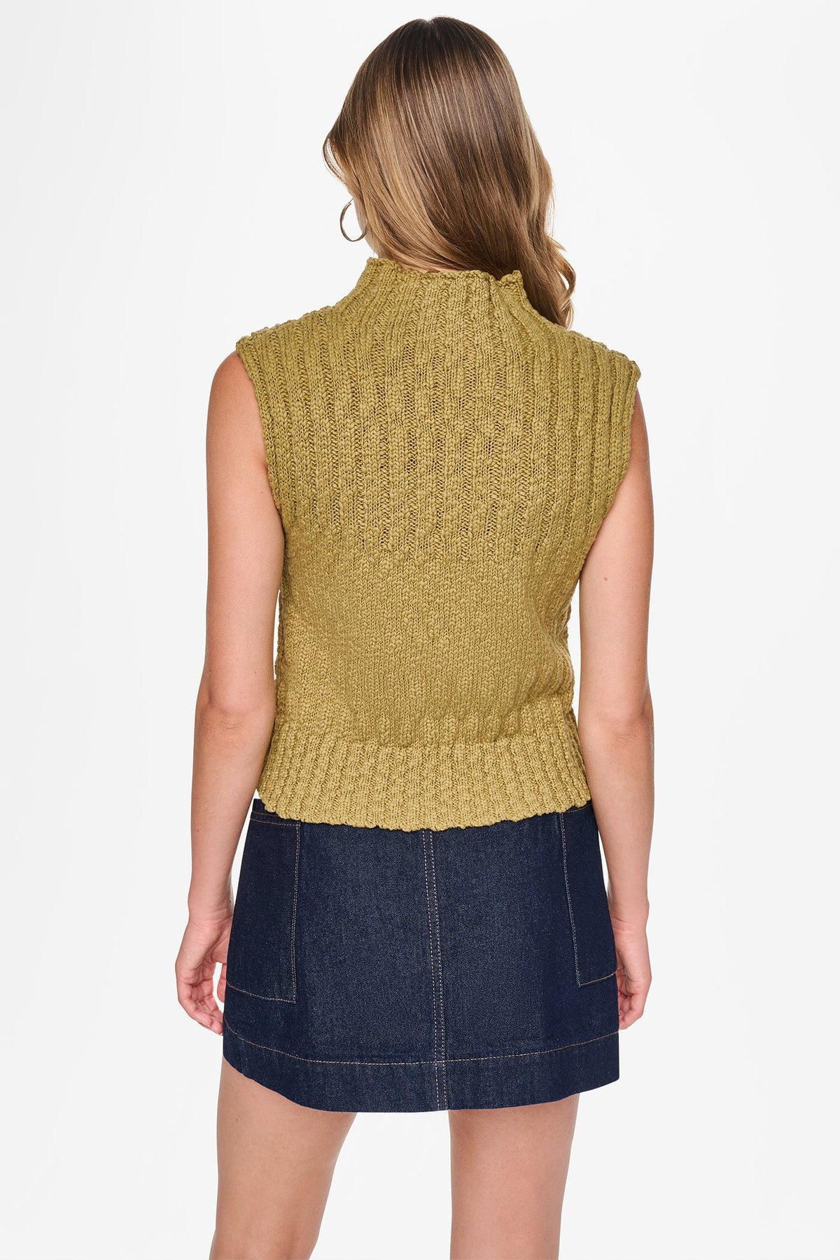 RIBBED MOCK-NECK SWEATER VEST