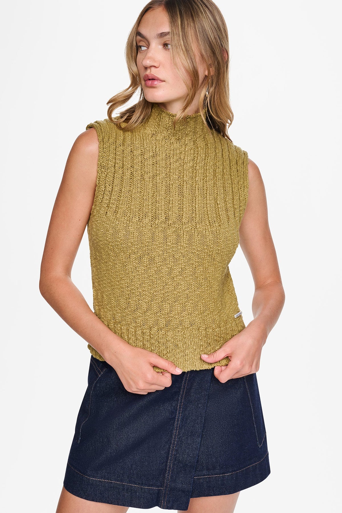 RIBBED MOCK-NECK SWEATER VEST