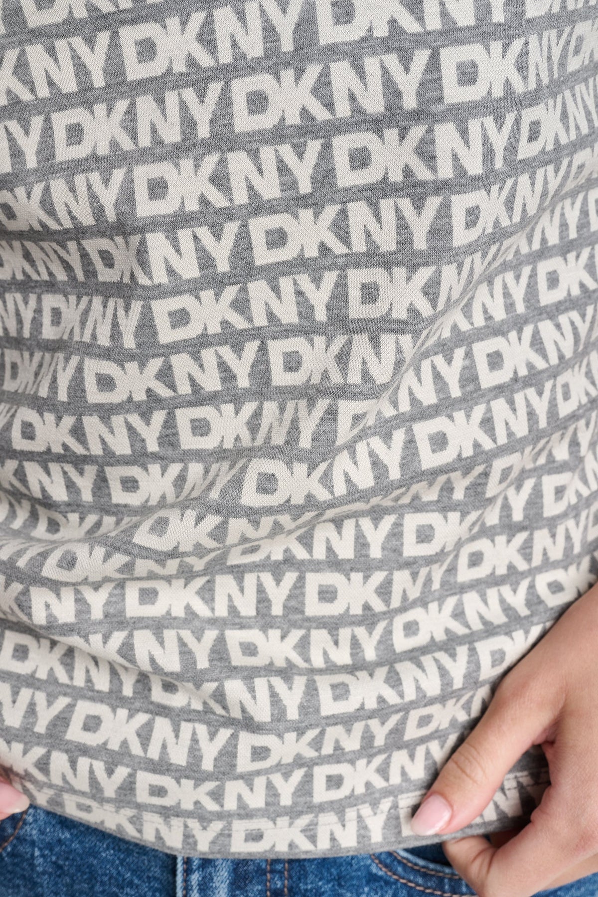 ESSENTIAL LOGO TEE