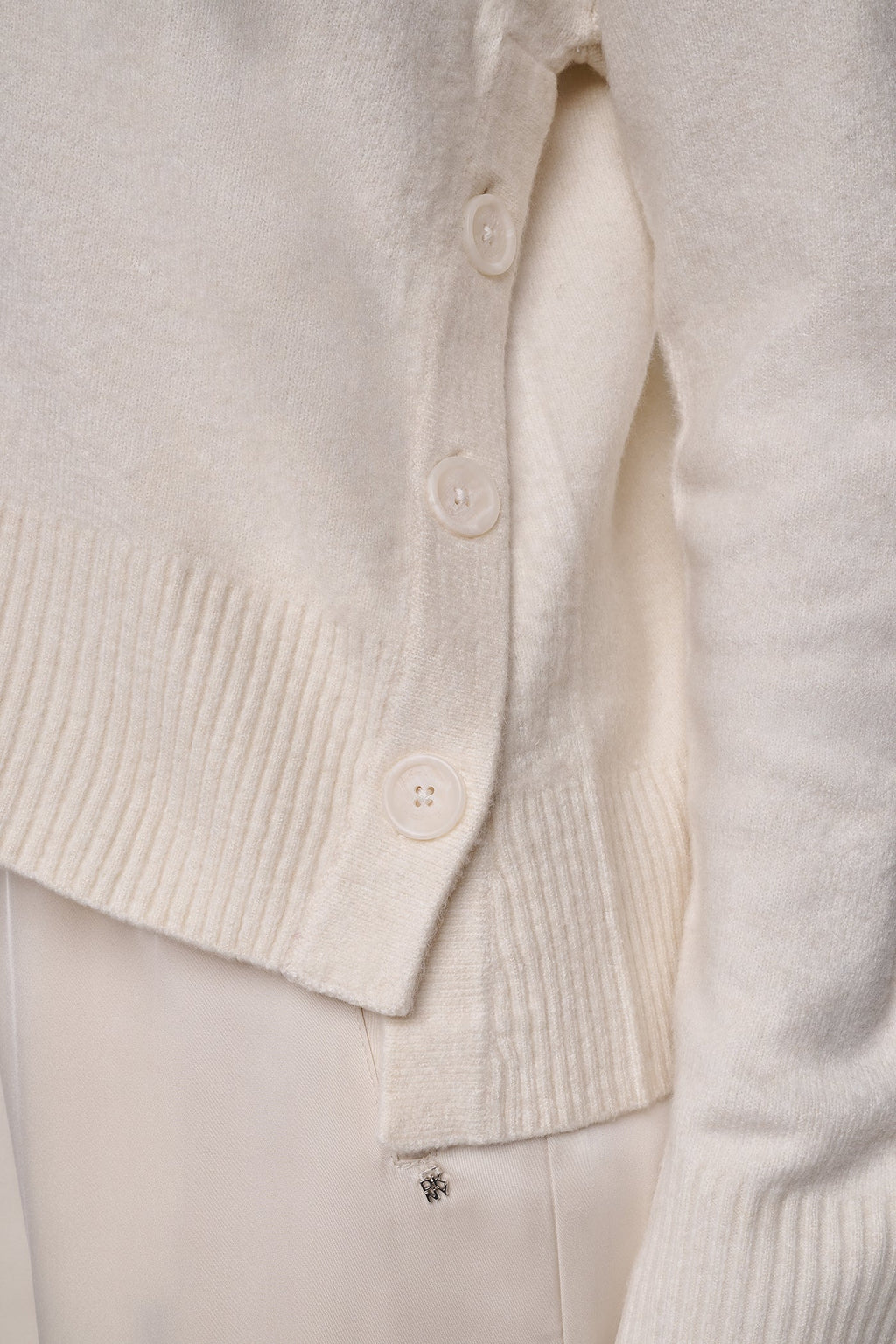 BUTTON DETAIL V-NECK SWEATER