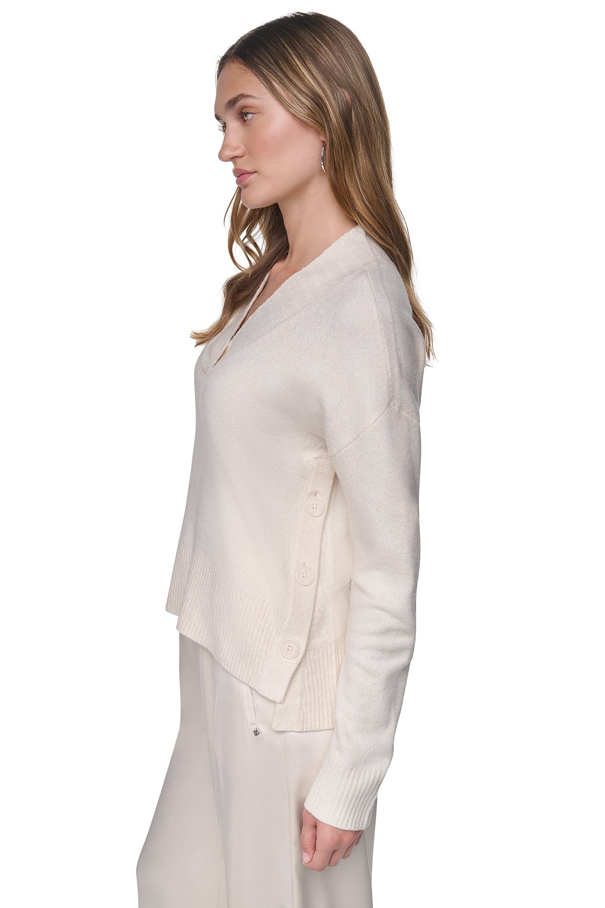BUTTON DETAIL V-NECK SWEATER