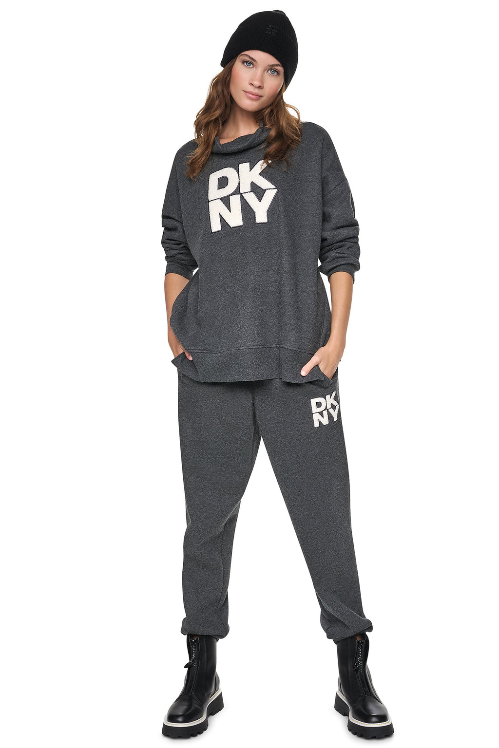 MID-RISE CHENILLE LOGO RELAXED JOGGER