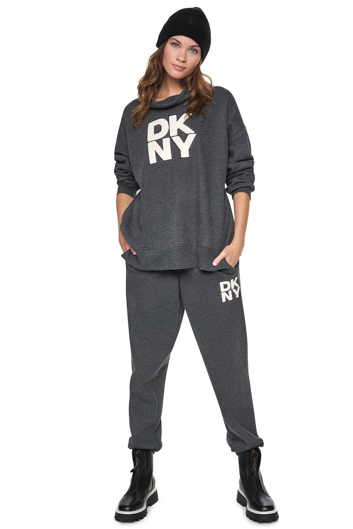 MID-RISE CHENILLE LOGO RELAXED JOGGER