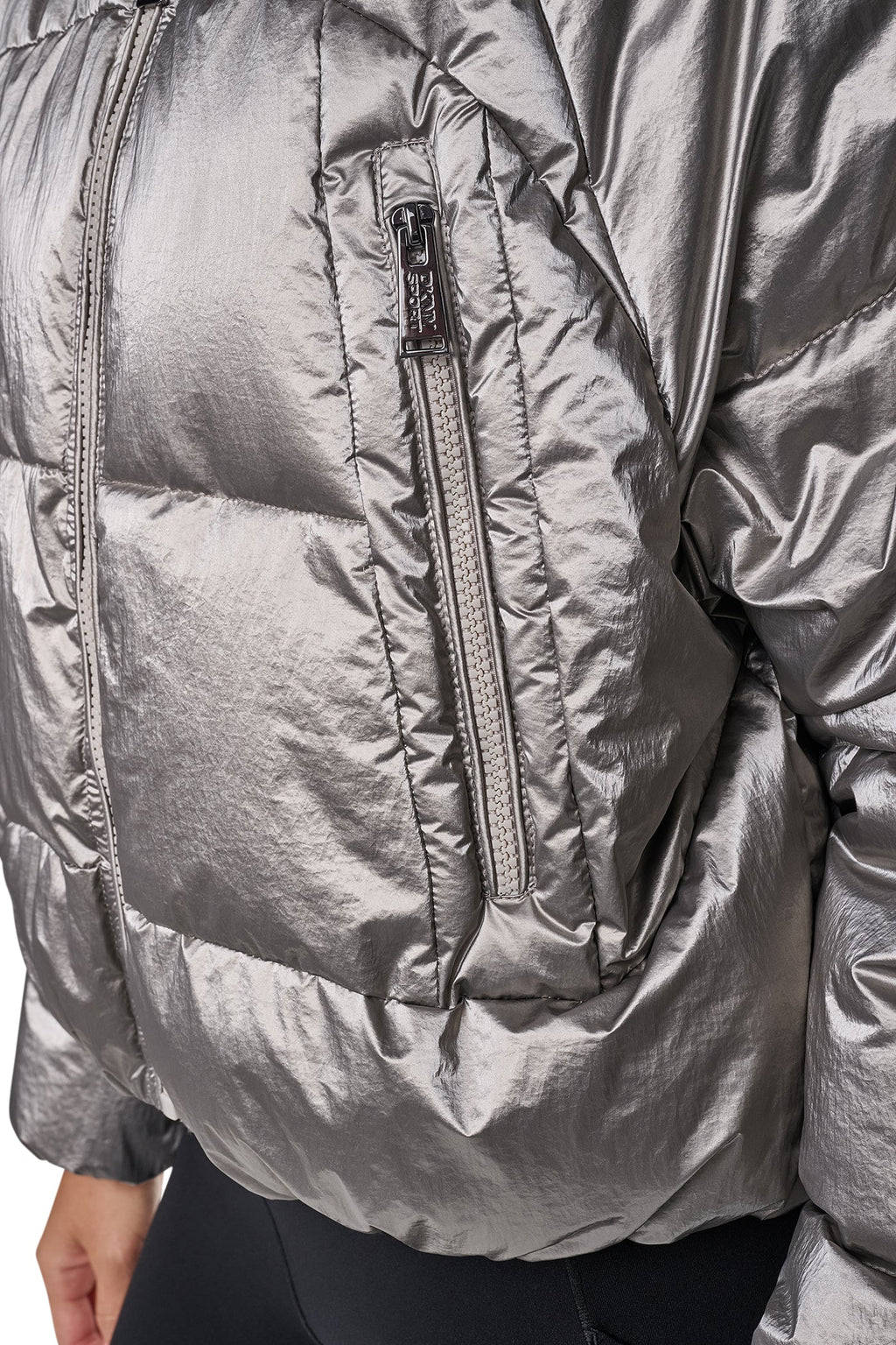SHORT HOODED PUFFER