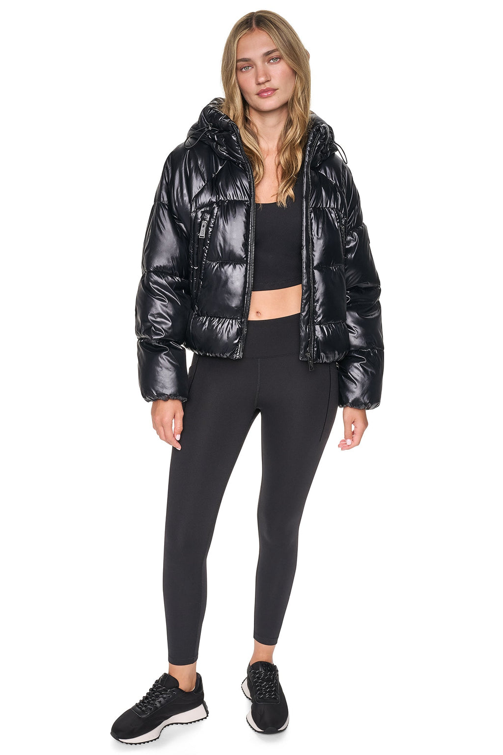 SHORT HOODED PUFFER