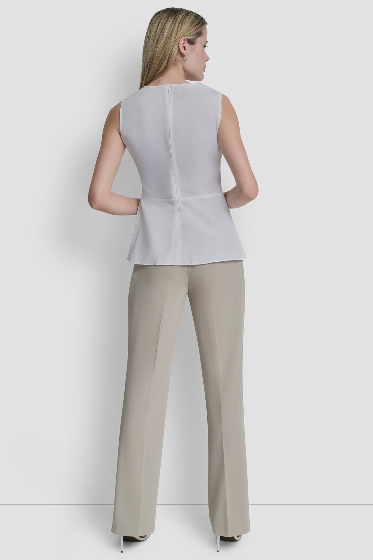 FRONT RUCHED SLEEVELESS TOP