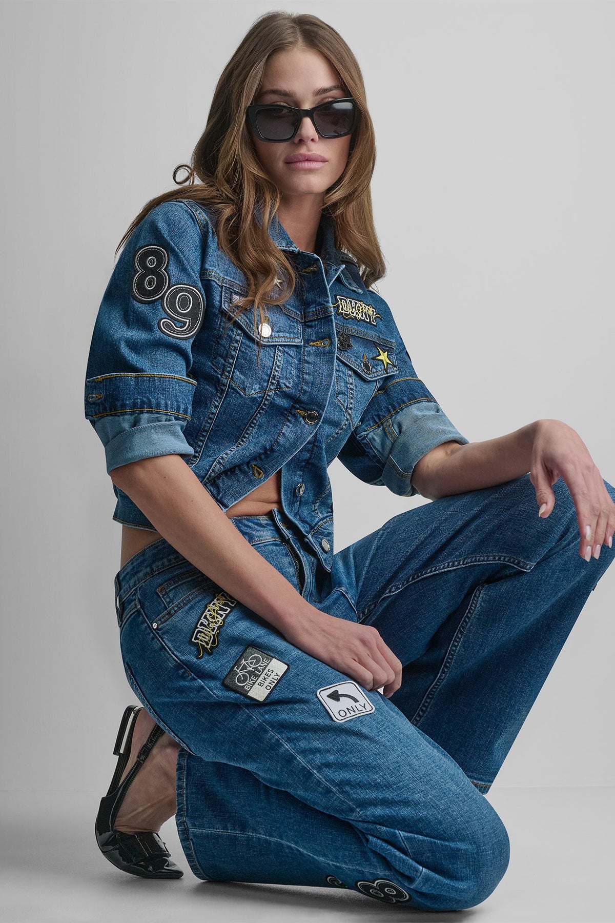 DENIM PINS AND PATCHES TRUCKER JACKET
