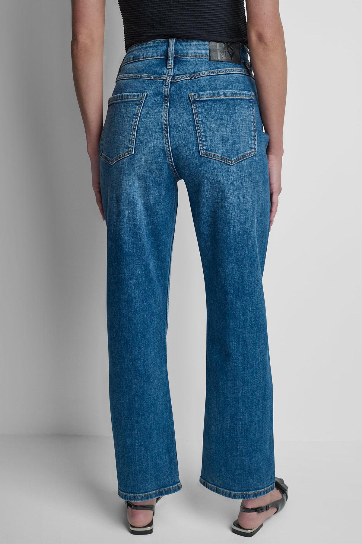 MID-RISE PINS AND PATCHES STRAIGHT-LEG JEAN