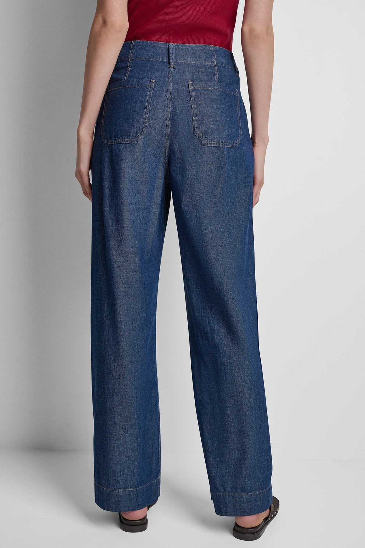 HIGH-RISE STRAIGHT LEG PANT