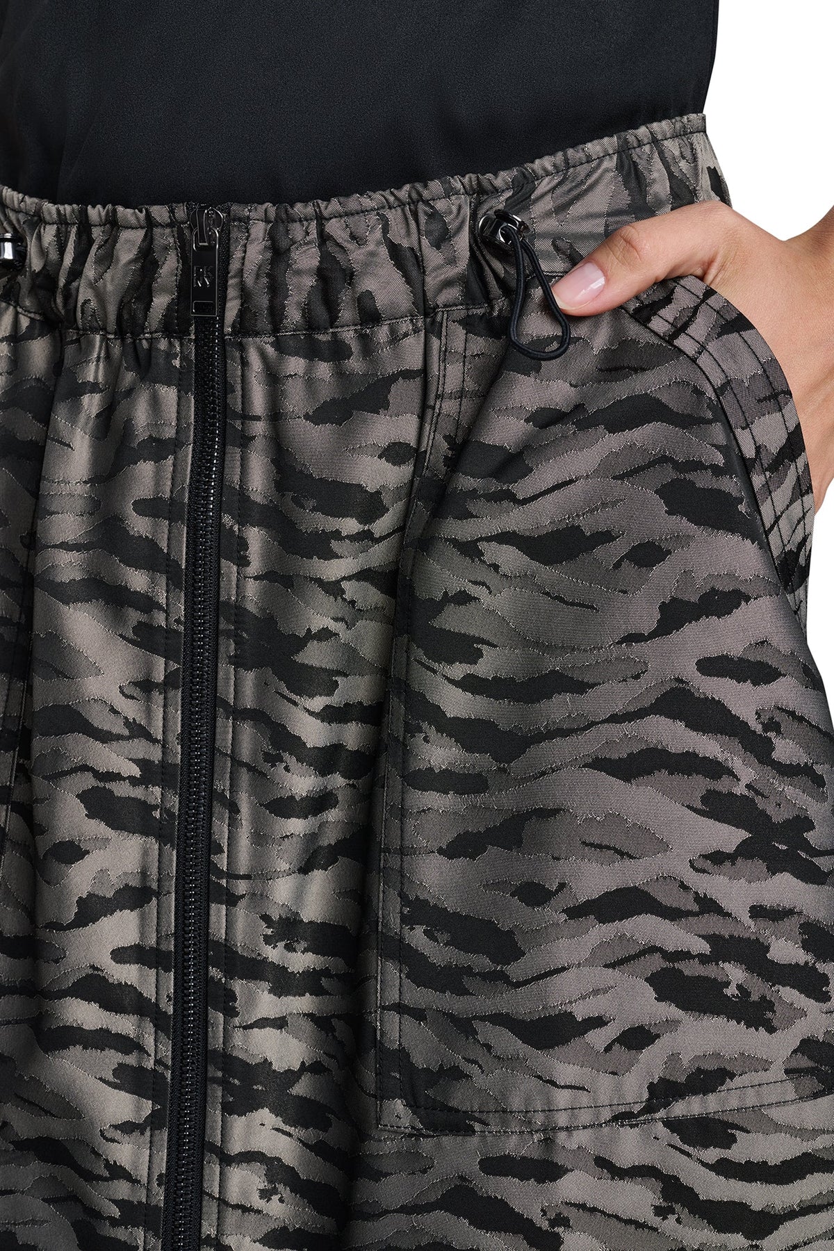 FRONT ZIP ANIMAL JACQUARD SKIRT