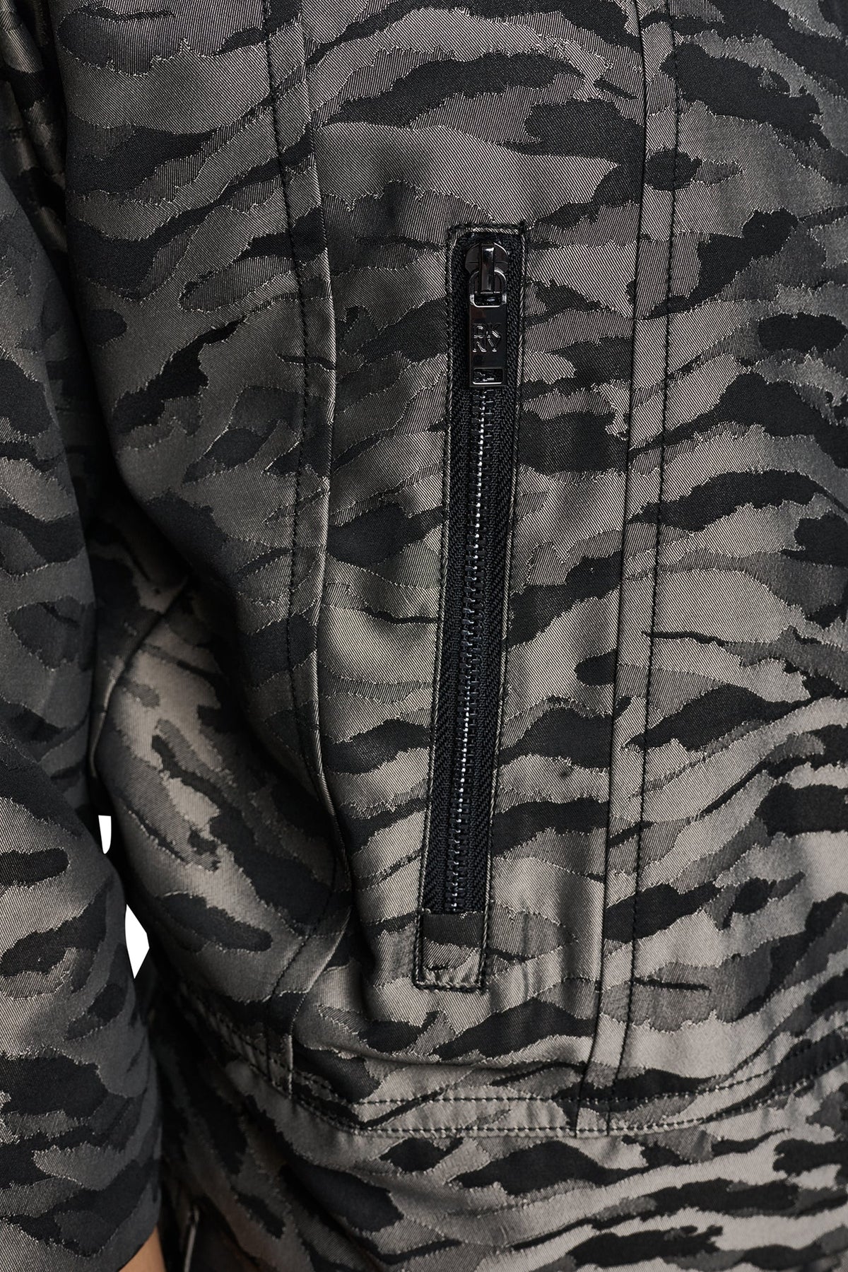 3/4 SLEEVE ANIMAL JACQUARD BOMBER JACKET